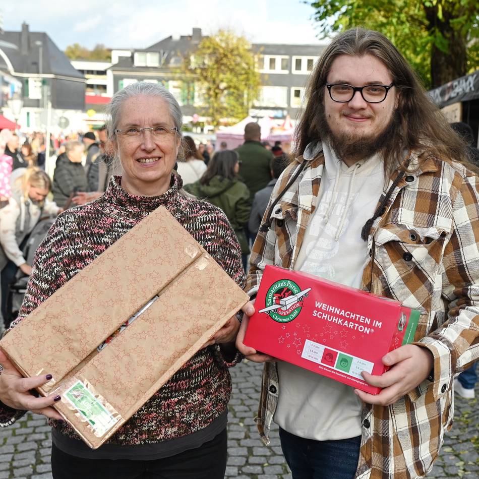 Weihnachtsaktion in Hückeswagen: Robin Wolff ist trotz weniger „Schuhkartons“ nicht enttäuscht
