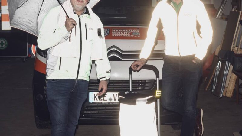 Sicherheit im Verkehr: Verkehrswacht bringt Gocher Grundschüler zum Leuchten