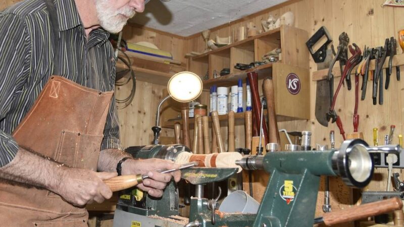 Norbert Reykers unterstützt den Orgelbauverein: Handwerkskunst aus Orgelholz beim Krippenmarkt in Kevelaer