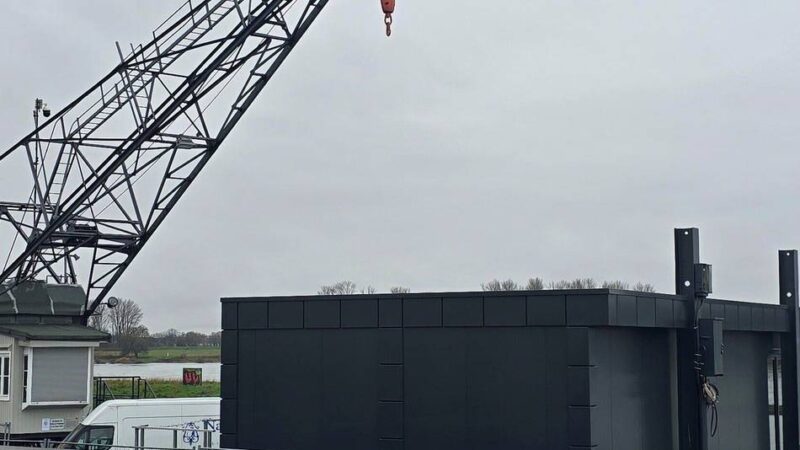 Aufhübschung des Rheinufers in Leverkusen: Hitdofer Hafenplatz auf Zielgeraden – Krancafé noch nicht