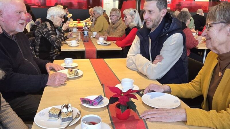 Dank an Ehrenamtler in Leverkusen: Kaffee, Kuchen, Kießling