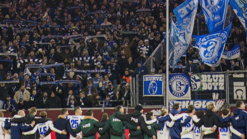 20.000 Schalker in Düsseldorf: Auswärtsspiel zu Hause – was der blau-weiße Ansturm über die Fans von Fortuna aussagt