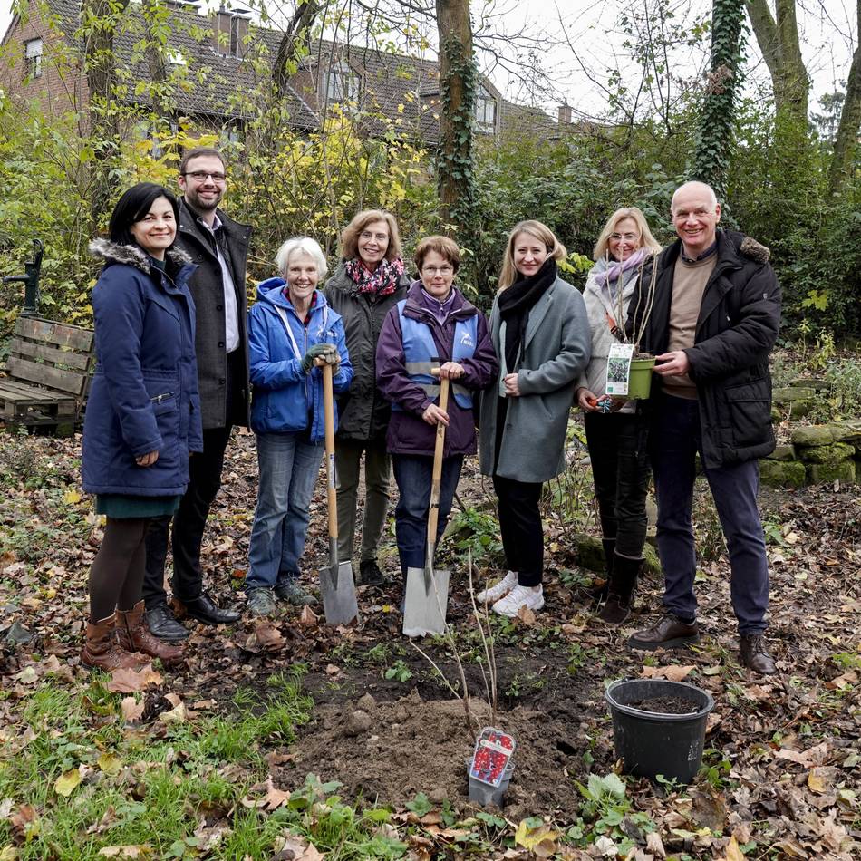 Auf der „Zauberwiese“ in Vorst: Nabu-Ortsgruppe schenkt der Stadt einen Apfelbaum