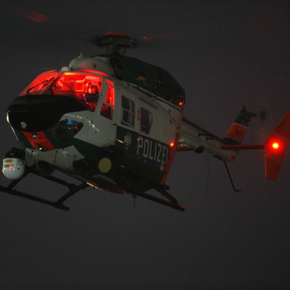 Spektakulärer Einsatz in Neuss: Polizei sucht mit Hubschrauber nach Einbrechern