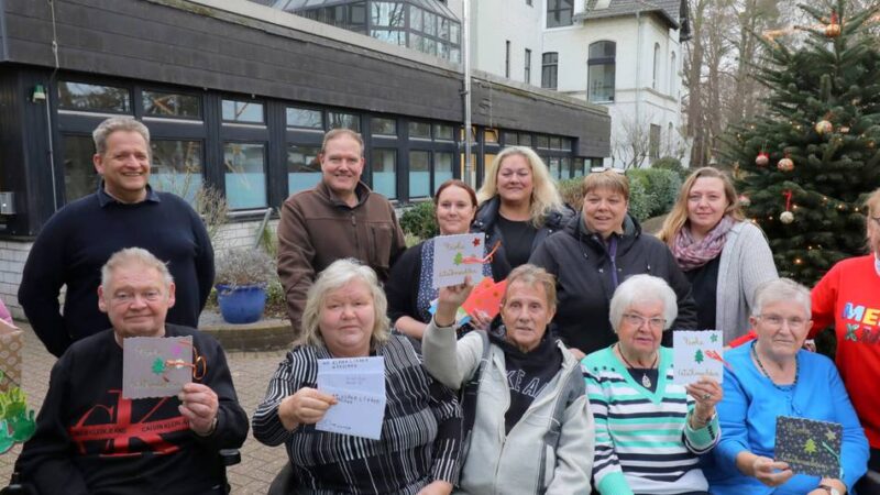 Aktion des Vereins Rheinberger Tagespflegepersonen: Kinder schenken Senioren selbst gemachte Weihnachtskarten