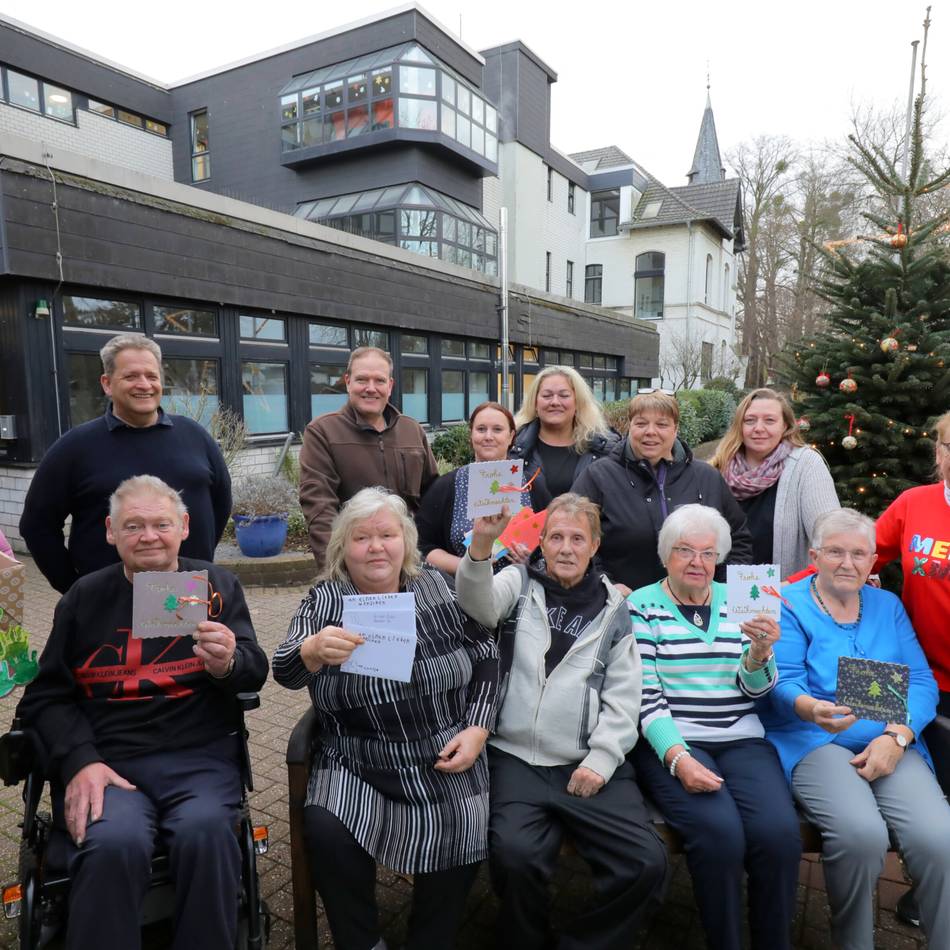 Aktion des Vereins Rheinberger Tagespflegepersonen: Kinder schenken Senioren selbst gemachte Weihnachtskarten