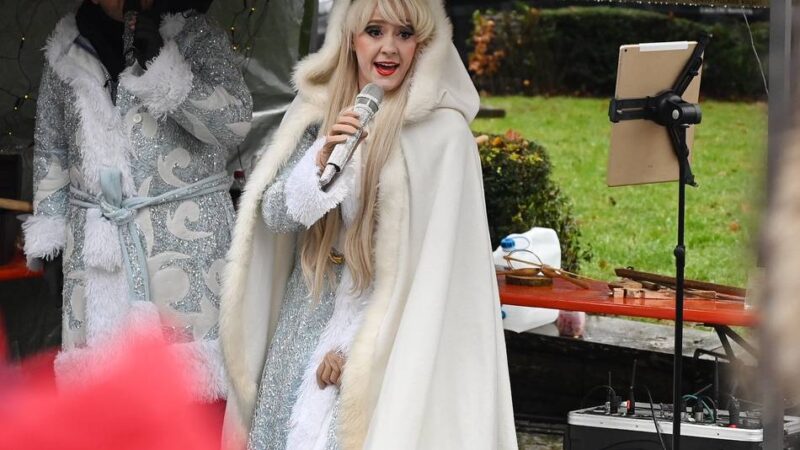 Hückeswagener Hüttenzauber: Weihnachtsshow am Wilhelmplatz