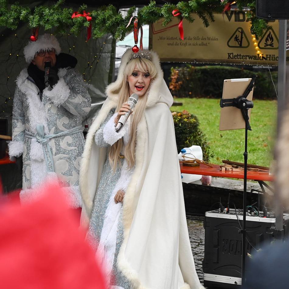 Hückeswagener Hüttenzauber: Weihnachtsshow am Wilhelmplatz