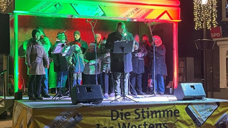 Festtage in Radevormwald: Kälte hielt die Weihnachtssänger nicht ab