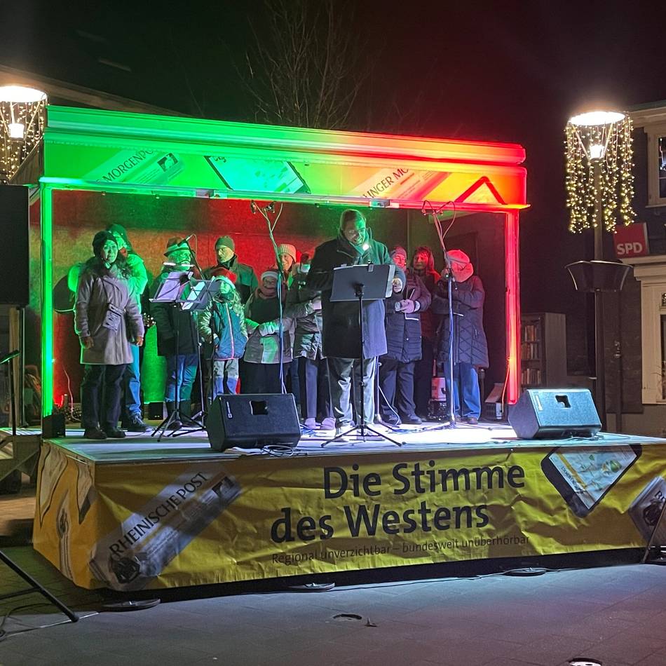 Festtage in Radevormwald: Kälte hielt die Weihnachtssänger nicht ab
