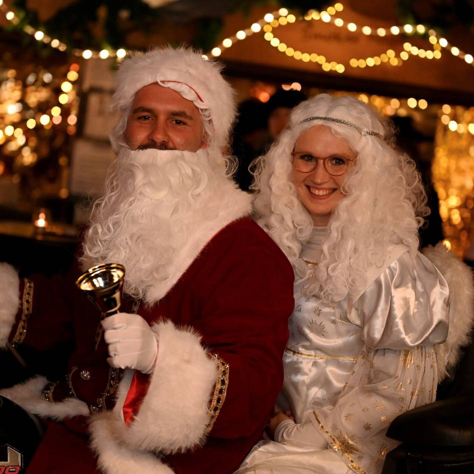 Weihnachtsmarkt in Hückeswagen: „Hüttenzauber“ traditionell mit dem Fackelzug eröffnet