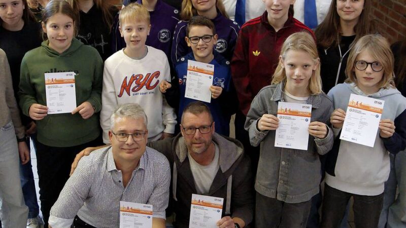 „Starke Leistungen“: Viktoria Birten überreicht mehr als 100 Sportabzeichen