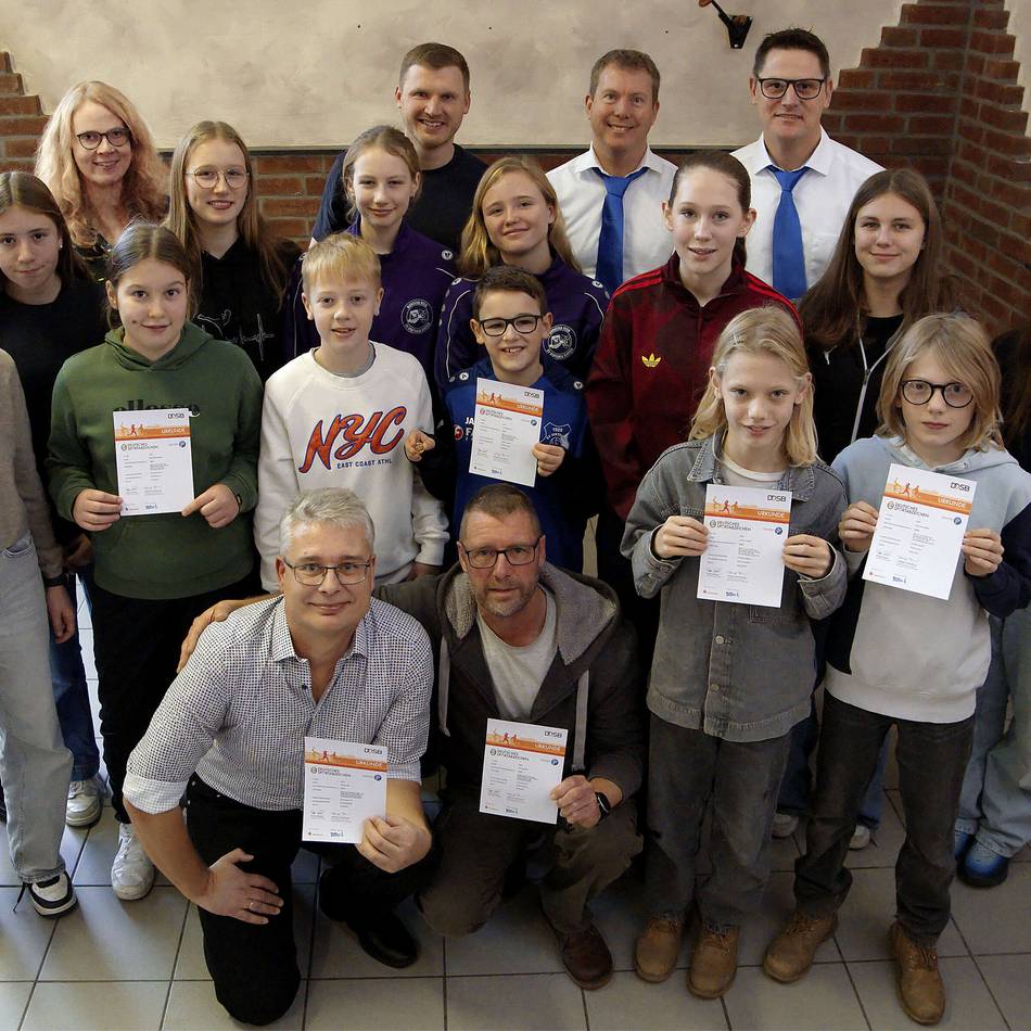 „Starke Leistungen“: Viktoria Birten überreicht mehr als 100 Sportabzeichen