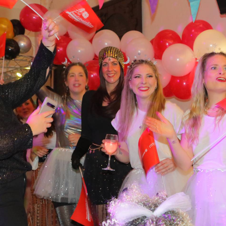 Vorverkauf beginnt im Januar in Alpen: Vorbereitungen für die Büttensitzung der KAB-Narrenzunft