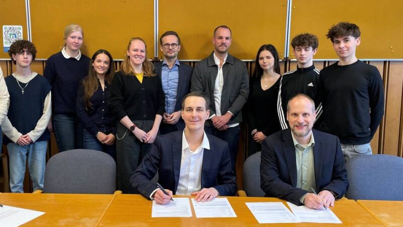 Bildungspartnerschaft zwischen Gymnasium und Stadtarchiv: Schüler bekommen Zugang zur Stadtgeschichte