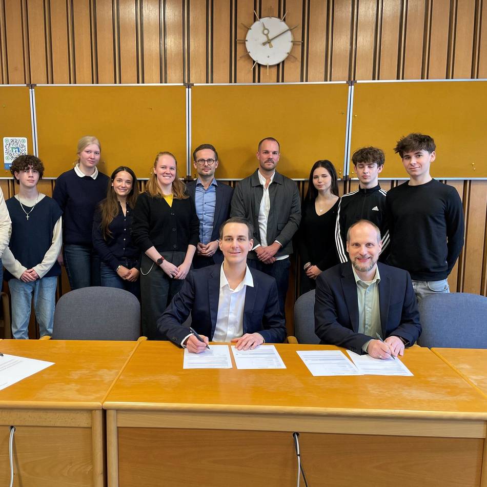 Bildungspartnerschaft zwischen Gymnasium und Stadtarchiv: Schüler bekommen Zugang zur Stadtgeschichte