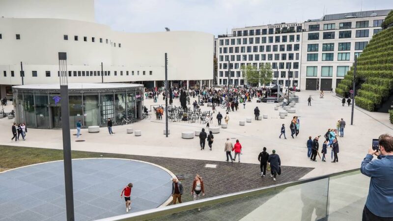 Nach einer Debatte in Österreich: Platz vor dem Schauspielhaus bekommt ein vier Meter hohes Kunstwerk