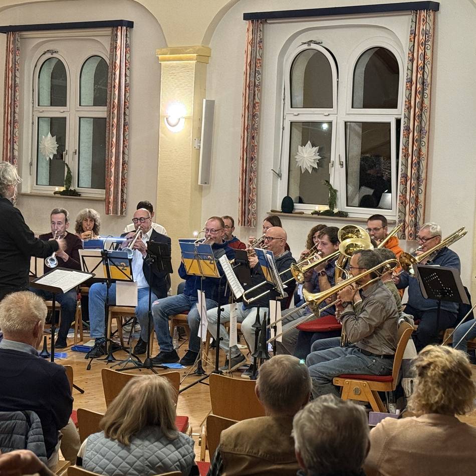 Konzert des Hückeswagener Posanuenchors Scheideweg: Wenn der Adventskalender festliche Klänge bietet