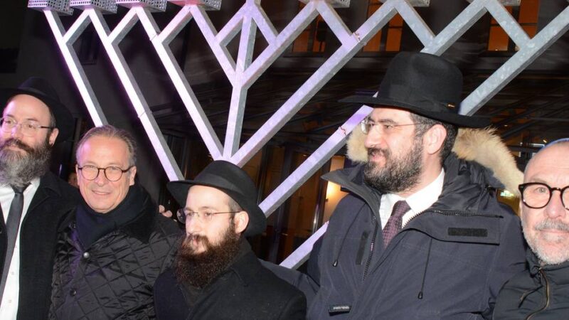 Jüdisches Lichterfest in Neuss: „Antisemitismus ist wieder in der Mitte der Gesellschaft angekommen“
