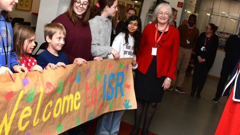 Besuch bei der International School on the Rhine: Warum die US-Generalkonsulin in Neuss keine Presse wünschte