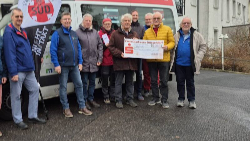 Engagement in Mettmann: Reparatur-Café spendet 500 Euro für den Bürgerbus