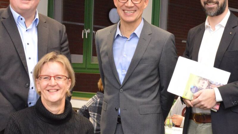 Volkshochschule im Bergischen Land: VHS dämpft eingeplantes Minus