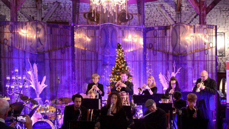 Festival in Neuss: Musikschulbands sorgen für Stimmung in Bahnhofs-Location