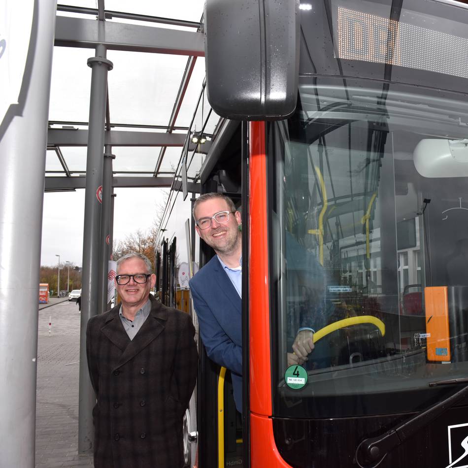 Nahverkehr in Dormagen: Zukunft des Stadtverkehrs – erster Elektro-Bus vorgestellt