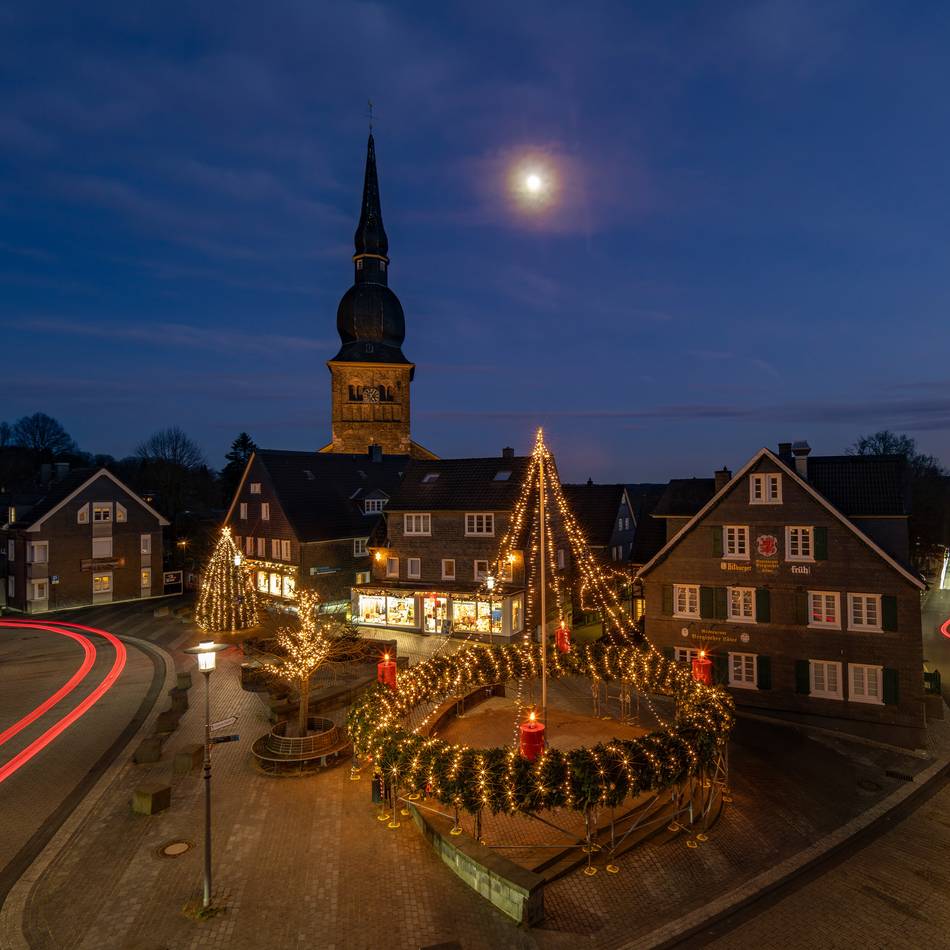 Größter Adventskranz in Wermelskirchen: Wohltätig schöne Weihnachtsgrüße aus Wermelskirchen
