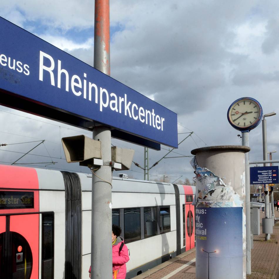 Am Neusser Rheinpark-Center: Junge Frau in S-Bahn sexuell belästigt