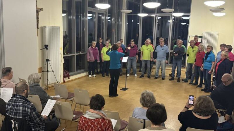 „Offener Adventskalender“ in Hückeswagen: Mitsingkonzert mit den „Joyful Gospels“