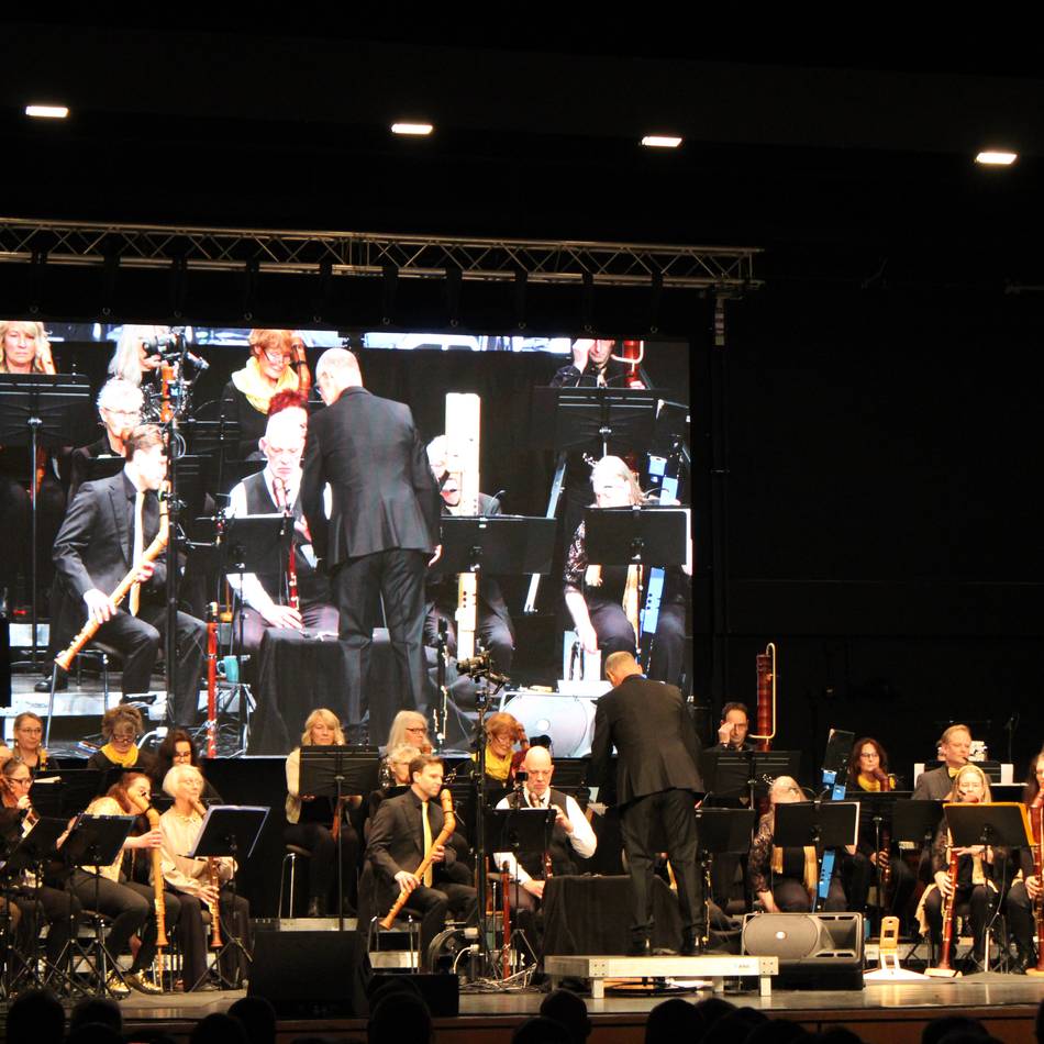 Konzert in Neuss: Das Blockflöten-Orchester rockt die Stadthalle
