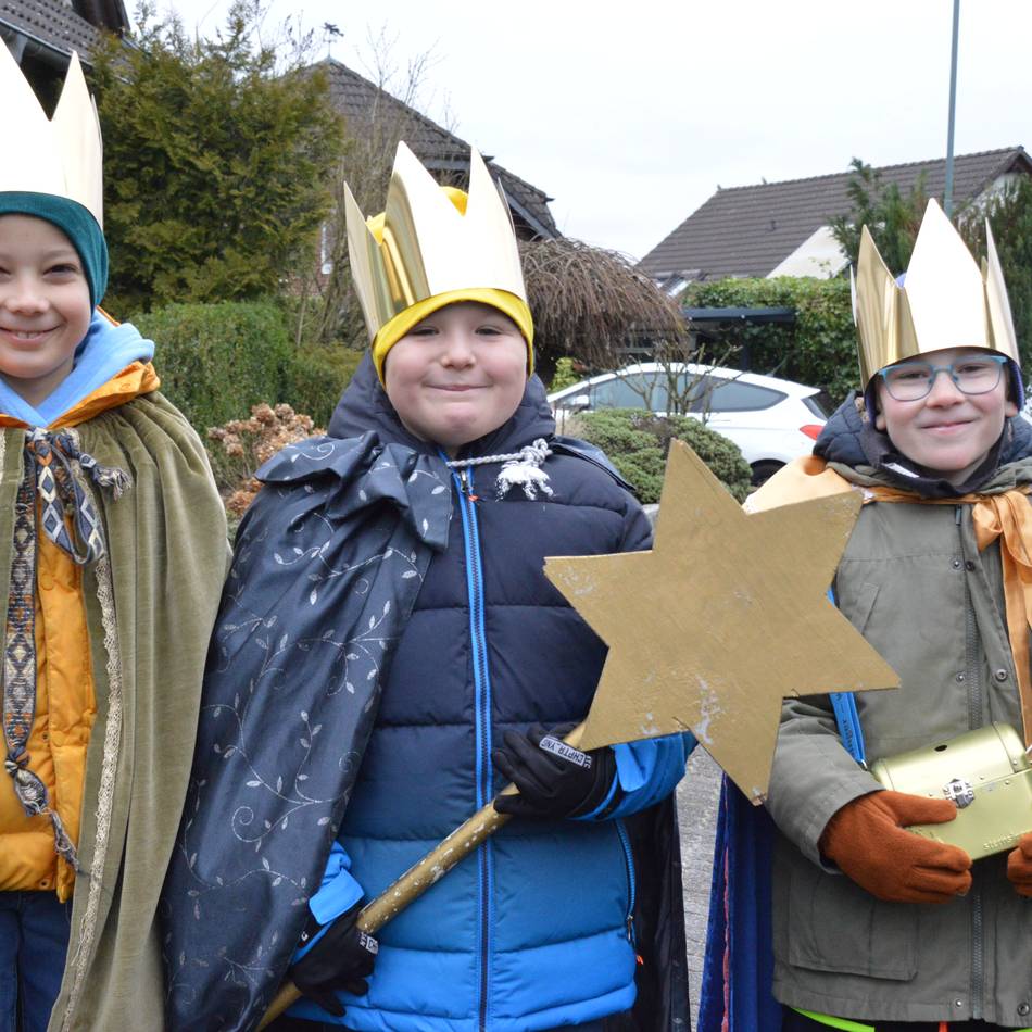 Unterwegs mit den Sternsingern in Hückeswagen: „Wir machen das, um armen Kindern zu helfen“