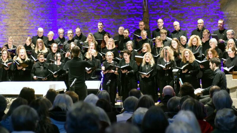 Standing Ovations in St. Michael: „DaCapo“ begeisterte mit lateinamerikanischen Adventsklängen