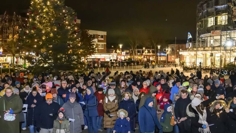 In der Stadtmitte: 300 Kaarster singen für den Frieden