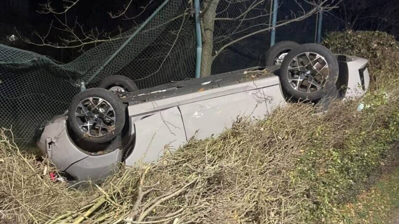 Unfall in Grevenbroich: Raserei an Heiligabend endet mit Überschlag