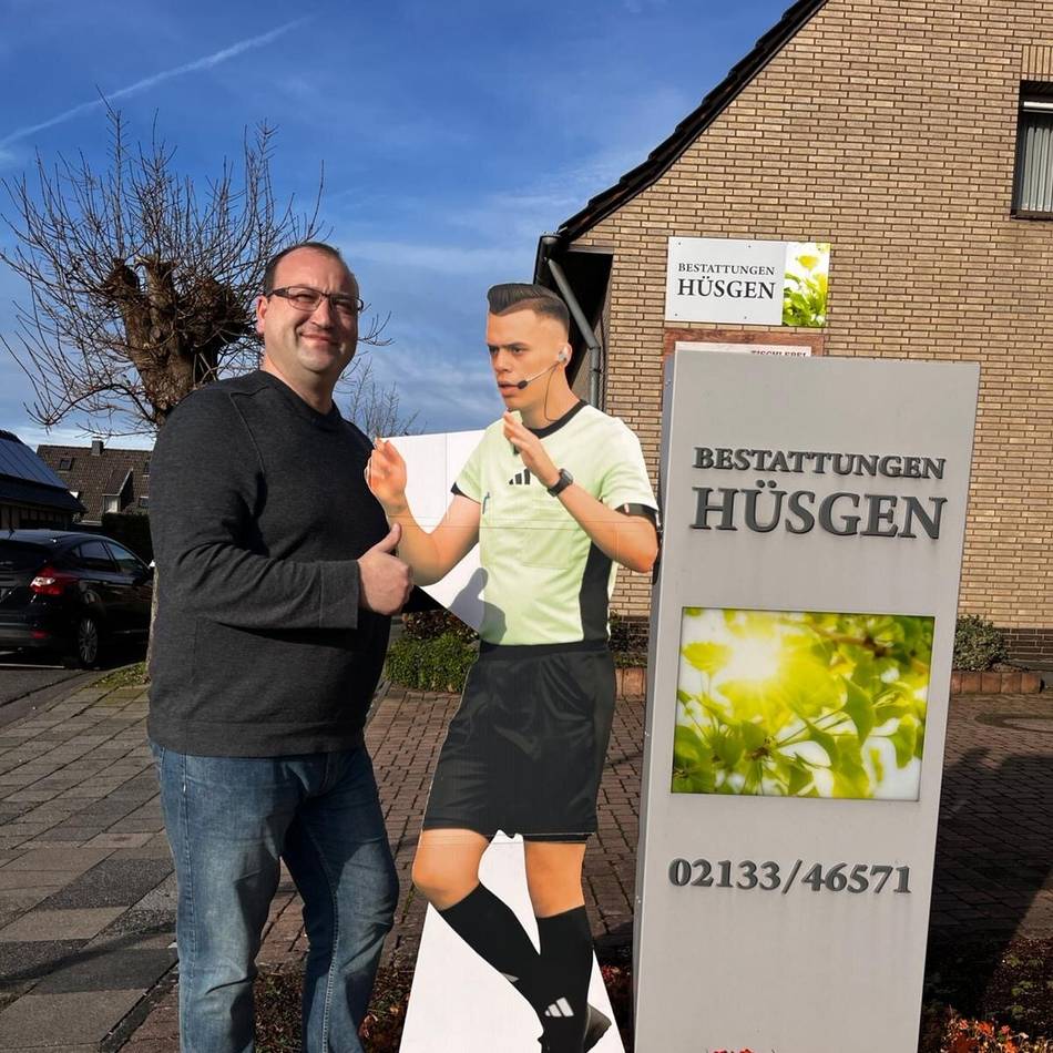 Bestattungshaus organisiert Charity-Turnier: Schiri-Influencer „Qualle XD“ pfeift in Dormagen