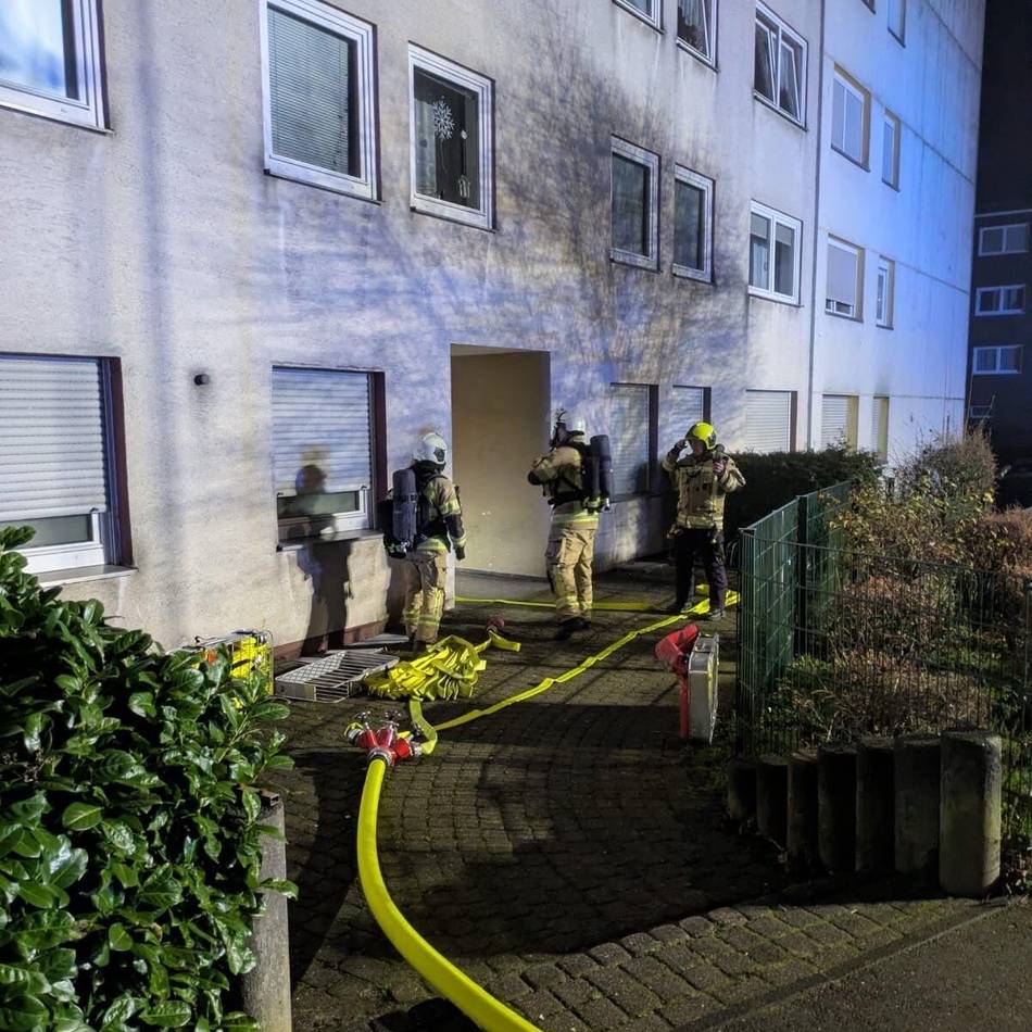 Brand in der Neuschäferhöhe in Wermelskirchen: Feuerwehr bringt 55 Menschen in Sicherheit