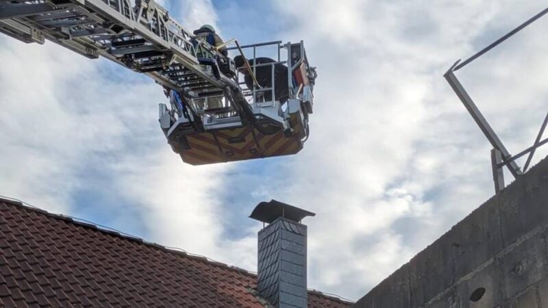 Einsätze für Feuerwehr Wermelskirchen: Kaminbrand in Pohlhausen und Brandmeldeanlage ausgelöst