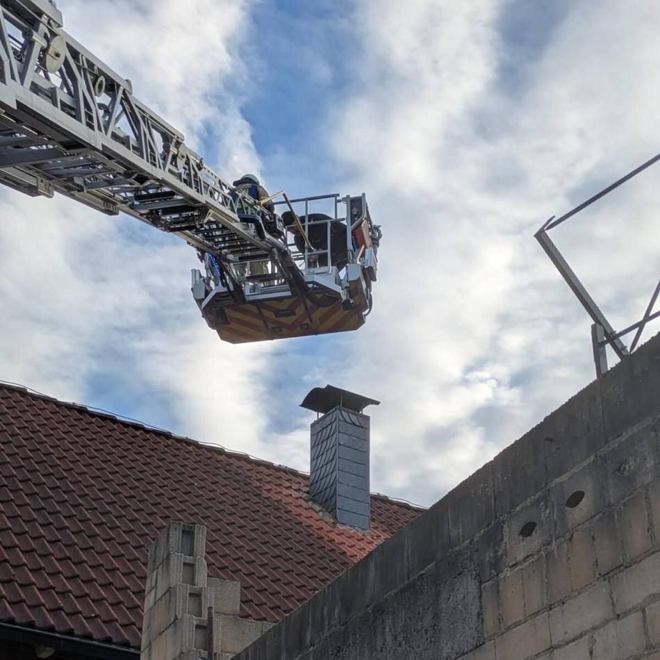 Einsätze für Feuerwehr Wermelskirchen: Kaminbrand in Pohlhausen und Brandmeldeanlage ausgelöst