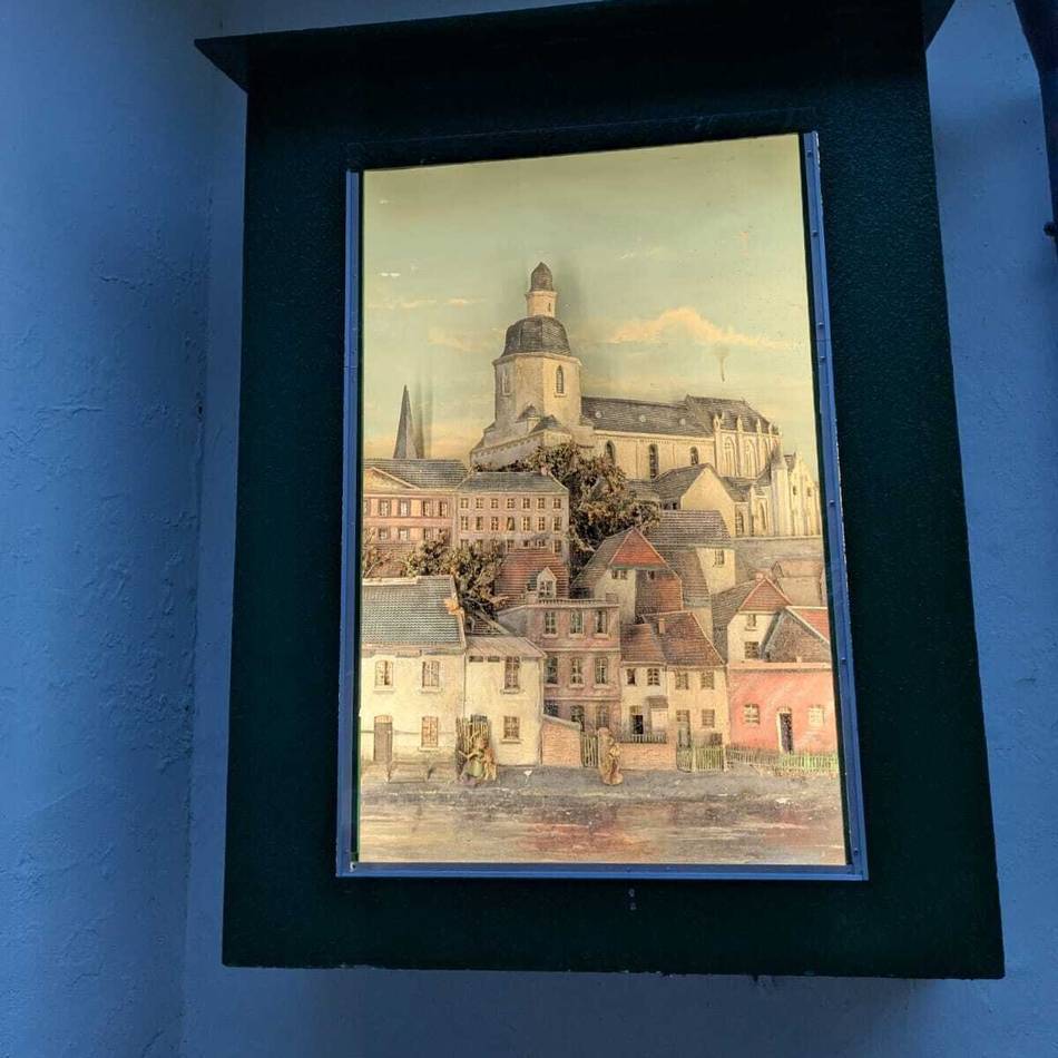 Schaufenster-Wettbewerb 1953 in Mönchengladbach: Relief reist von Kaufhof über Haus Baues nach Rügen