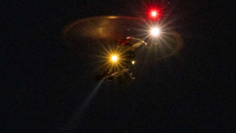 Fluggerät dröhnte am Nachthimmel: Heli kreist spät abends über Jüchen – Polizei gibt Details bekannt