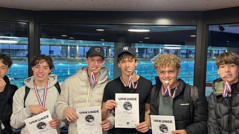 Charity-Event in Neuss: „Humboldt“ gewinnt Schulwettbewerb beim 24-Stunden-Schwimmen