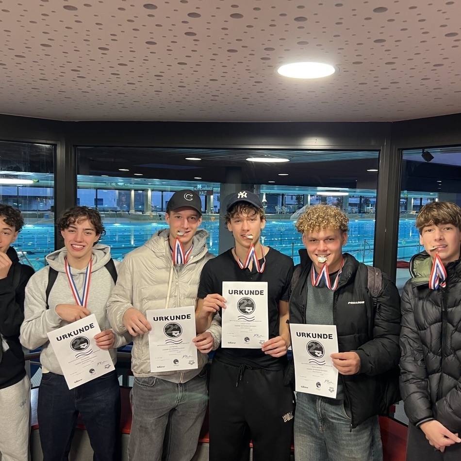 Charity-Event in Neuss: „Humboldt“ gewinnt Schulwettbewerb beim 24-Stunden-Schwimmen