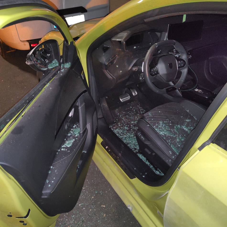 Mutmaßliche Polenböller-Explosion in Neuss: „Es war erschreckend, mein Auto komplett zerstört zu sehen“