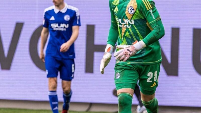 Schalke-Torwart zeigt Emotionen: Warum Justin Heekeren vor der Nordkurve in Tränen ausbrach