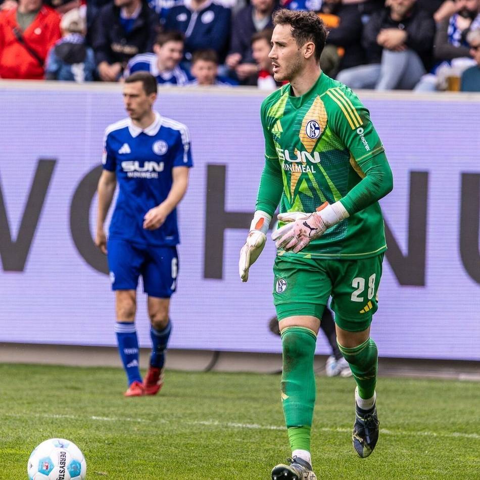 Schalke-Torwart zeigt Emotionen: Warum Justin Heekeren vor der Nordkurve in Tränen ausbrach