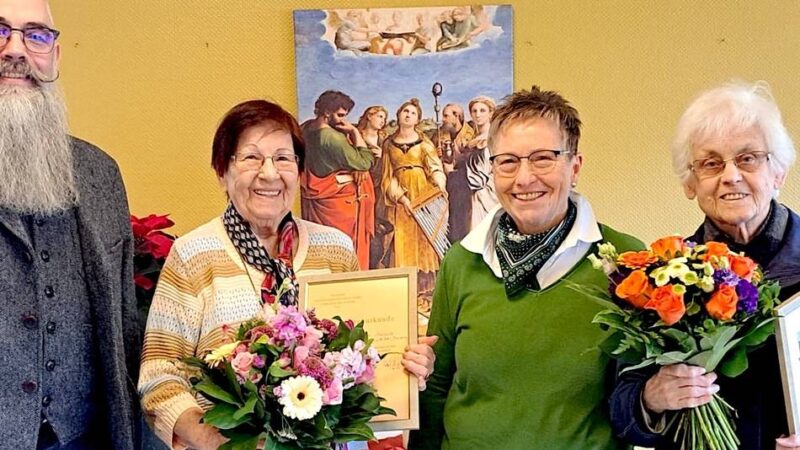 Katholischer Kirchenchor St. Peter/St. Anna Rheinberg: Sängerin für 75 Jahre Treue zum Kirchenchor geehrt