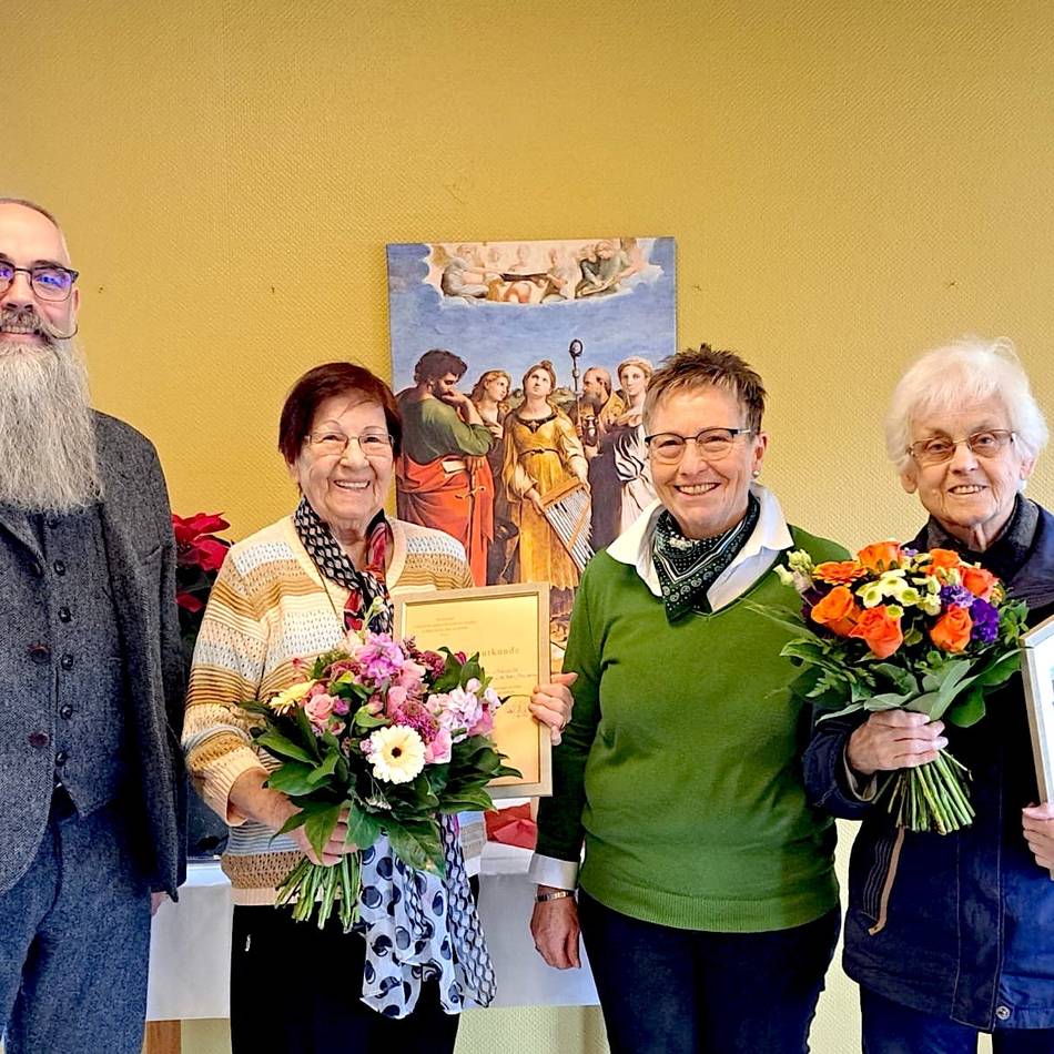 Katholischer Kirchenchor St. Peter/St. Anna Rheinberg: Sängerin für 75 Jahre Treue zum Kirchenchor geehrt