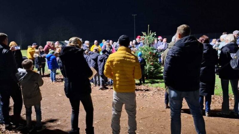 Mehr als 100 Teilnehmer in Rheinberg: Erstes Weihnachtssingen auf der Anlage des SV Millingen